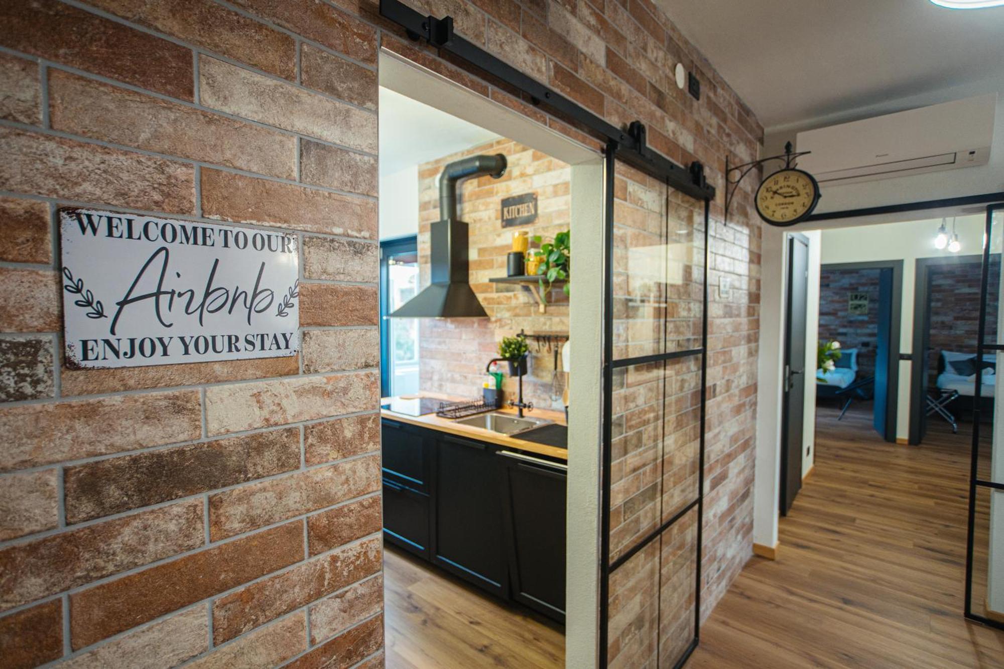 The Brick 194, 7 Posti Letto, Parcheggio E Posto Bici Apartment Удине Екстериор снимка