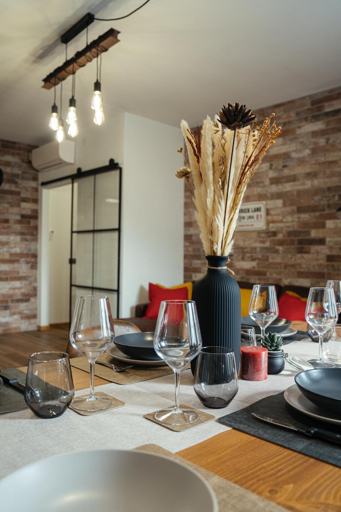The Brick 194, 7 Posti Letto, Parcheggio E Posto Bici Apartment Удине Екстериор снимка